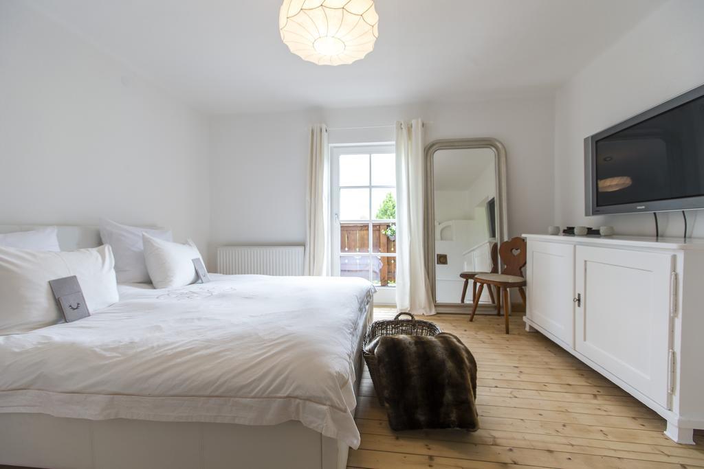 Forest Chalet, 15 Min To Salzburg Olt Town, And Most Beautiful Lakes, Secluded Location, 1,000 Sqm Garden, Mountainview, Panorama Sauna, Bath Whirlpool, Bbq&Bikes&Sunbeds For Free, Up To 10 P Golling an der Salzach Room photo