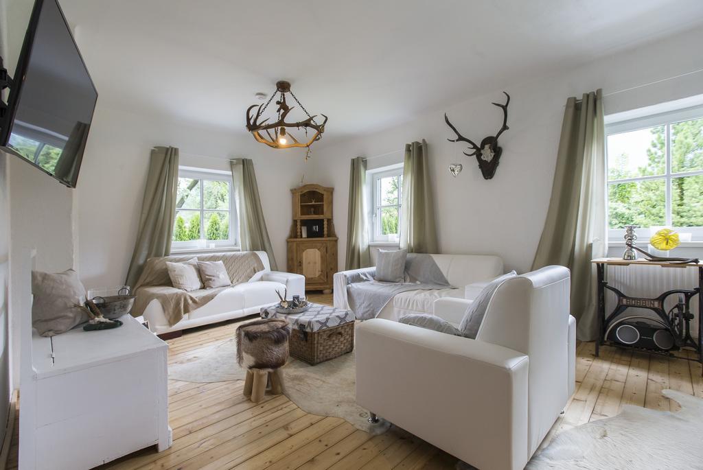 Forest Chalet, 15 Min To Salzburg Olt Town, And Most Beautiful Lakes, Secluded Location, 1,000 Sqm Garden, Mountainview, Panorama Sauna, Bath Whirlpool, Bbq&Bikes&Sunbeds For Free, Up To 10 P Golling an der Salzach Room photo