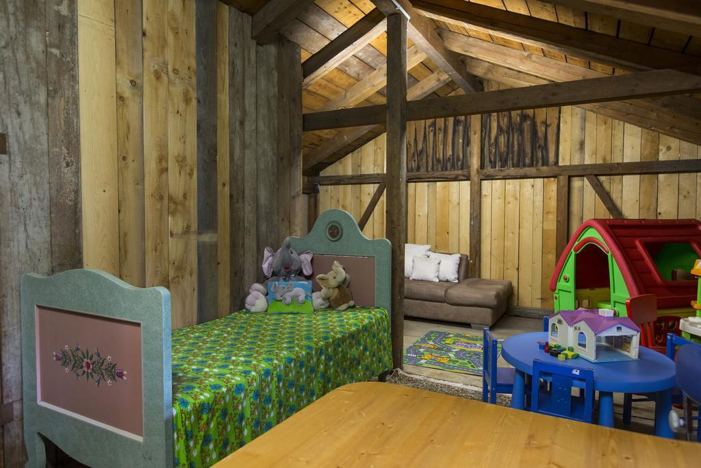 Forest Chalet, 15 Min To Salzburg Olt Town, And Most Beautiful Lakes, Secluded Location, 1,000 Sqm Garden, Mountainview, Panorama Sauna, Bath Whirlpool, Bbq&Bikes&Sunbeds For Free, Up To 10 P Golling an der Salzach Room photo