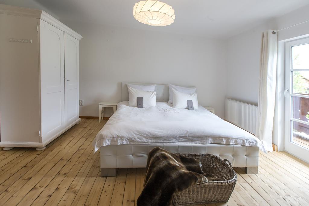 Forest Chalet, 15 Min To Salzburg Olt Town, And Most Beautiful Lakes, Secluded Location, 1,000 Sqm Garden, Mountainview, Panorama Sauna, Bath Whirlpool, Bbq&Bikes&Sunbeds For Free, Up To 10 P Golling an der Salzach Room photo