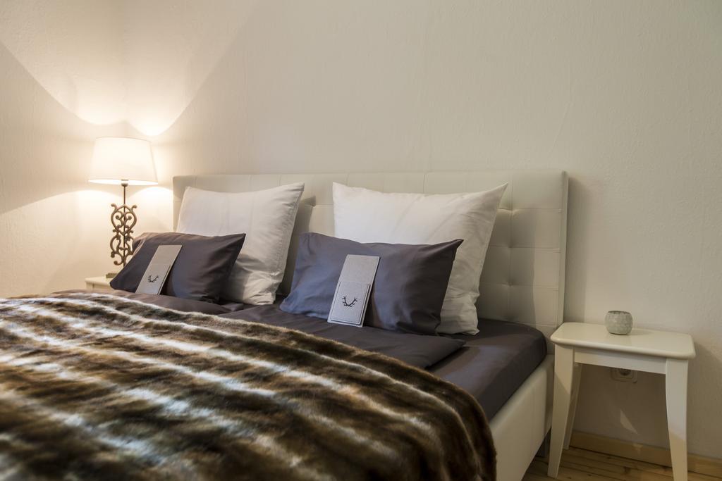 Forest Chalet, 15 Min To Salzburg Olt Town, And Most Beautiful Lakes, Secluded Location, 1,000 Sqm Garden, Mountainview, Panorama Sauna, Bath Whirlpool, Bbq&Bikes&Sunbeds For Free, Up To 10 P Golling an der Salzach Room photo
