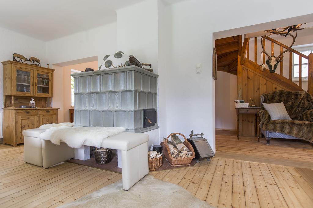 Forest Chalet, 15 Min To Salzburg Olt Town, And Most Beautiful Lakes, Secluded Location, 1,000 Sqm Garden, Mountainview, Panorama Sauna, Bath Whirlpool, Bbq&Bikes&Sunbeds For Free, Up To 10 P Golling an der Salzach Room photo