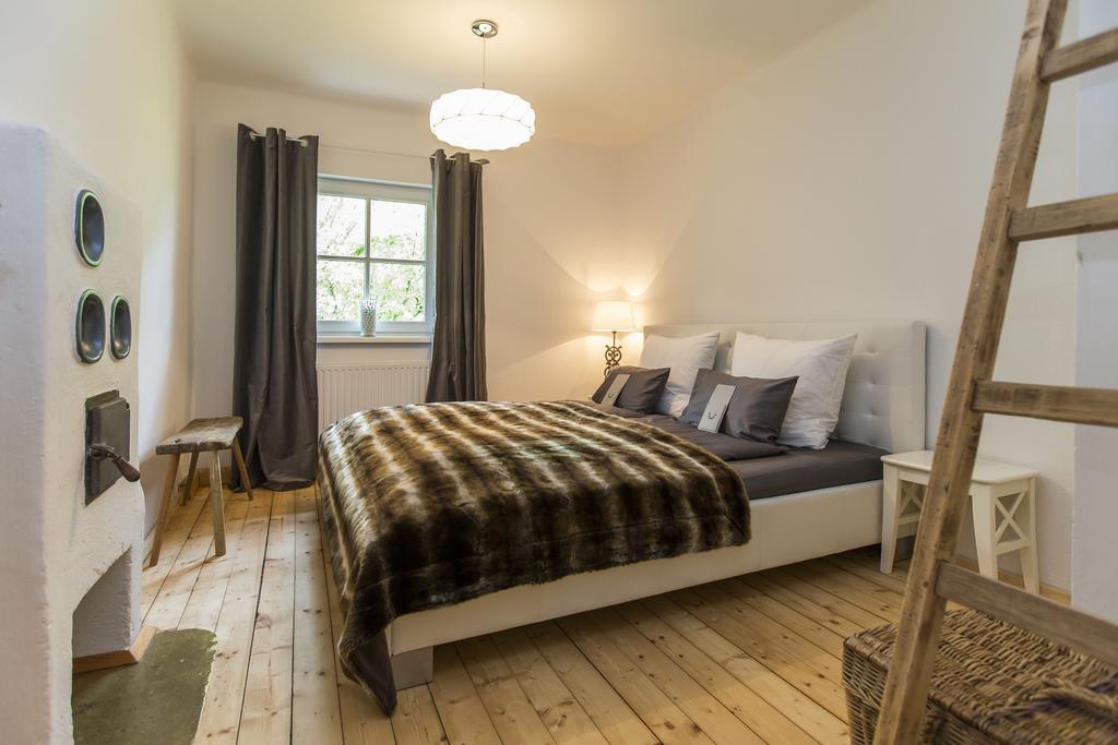 Forest Chalet, 15 Min To Salzburg Olt Town, And Most Beautiful Lakes, Secluded Location, 1,000 Sqm Garden, Mountainview, Panorama Sauna, Bath Whirlpool, Bbq&Bikes&Sunbeds For Free, Up To 10 P Golling an der Salzach Room photo