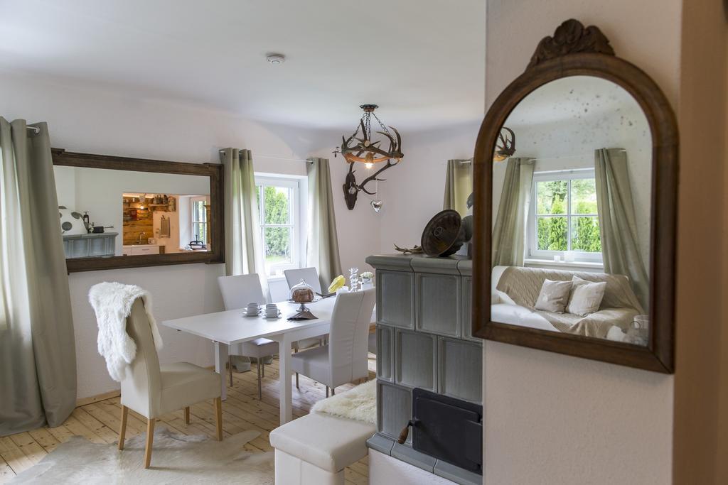 Forest Chalet, 15 Min To Salzburg Olt Town, And Most Beautiful Lakes, Secluded Location, 1,000 Sqm Garden, Mountainview, Panorama Sauna, Bath Whirlpool, Bbq&Bikes&Sunbeds For Free, Up To 10 P Golling an der Salzach Room photo