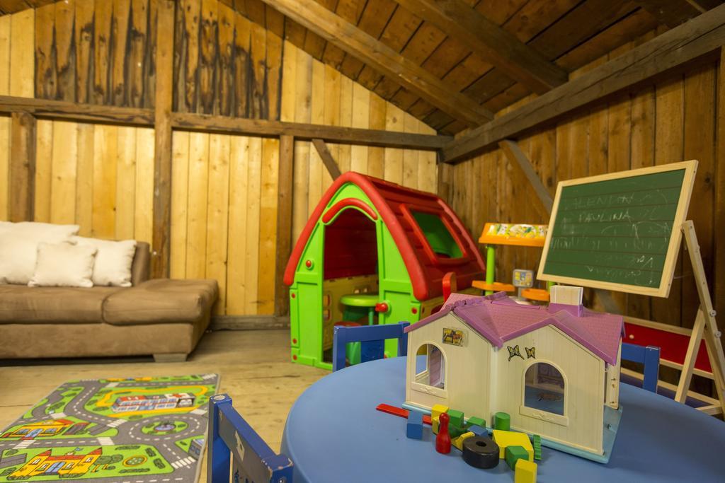 Forest Chalet, 15 Min To Salzburg Olt Town, And Most Beautiful Lakes, Secluded Location, 1,000 Sqm Garden, Mountainview, Panorama Sauna, Bath Whirlpool, Bbq&Bikes&Sunbeds For Free, Up To 10 P Golling an der Salzach Room photo