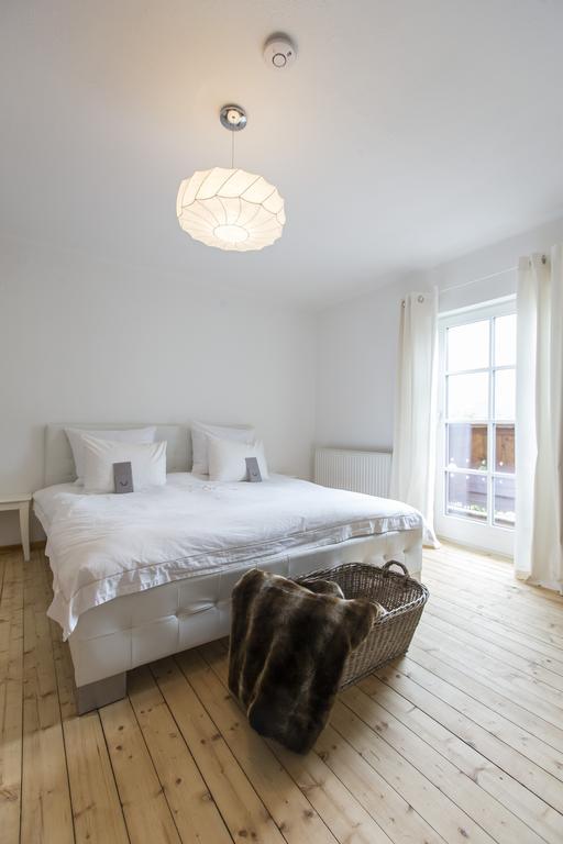 Forest Chalet, 15 Min To Salzburg Olt Town, And Most Beautiful Lakes, Secluded Location, 1,000 Sqm Garden, Mountainview, Panorama Sauna, Bath Whirlpool, Bbq&Bikes&Sunbeds For Free, Up To 10 P Golling an der Salzach Room photo