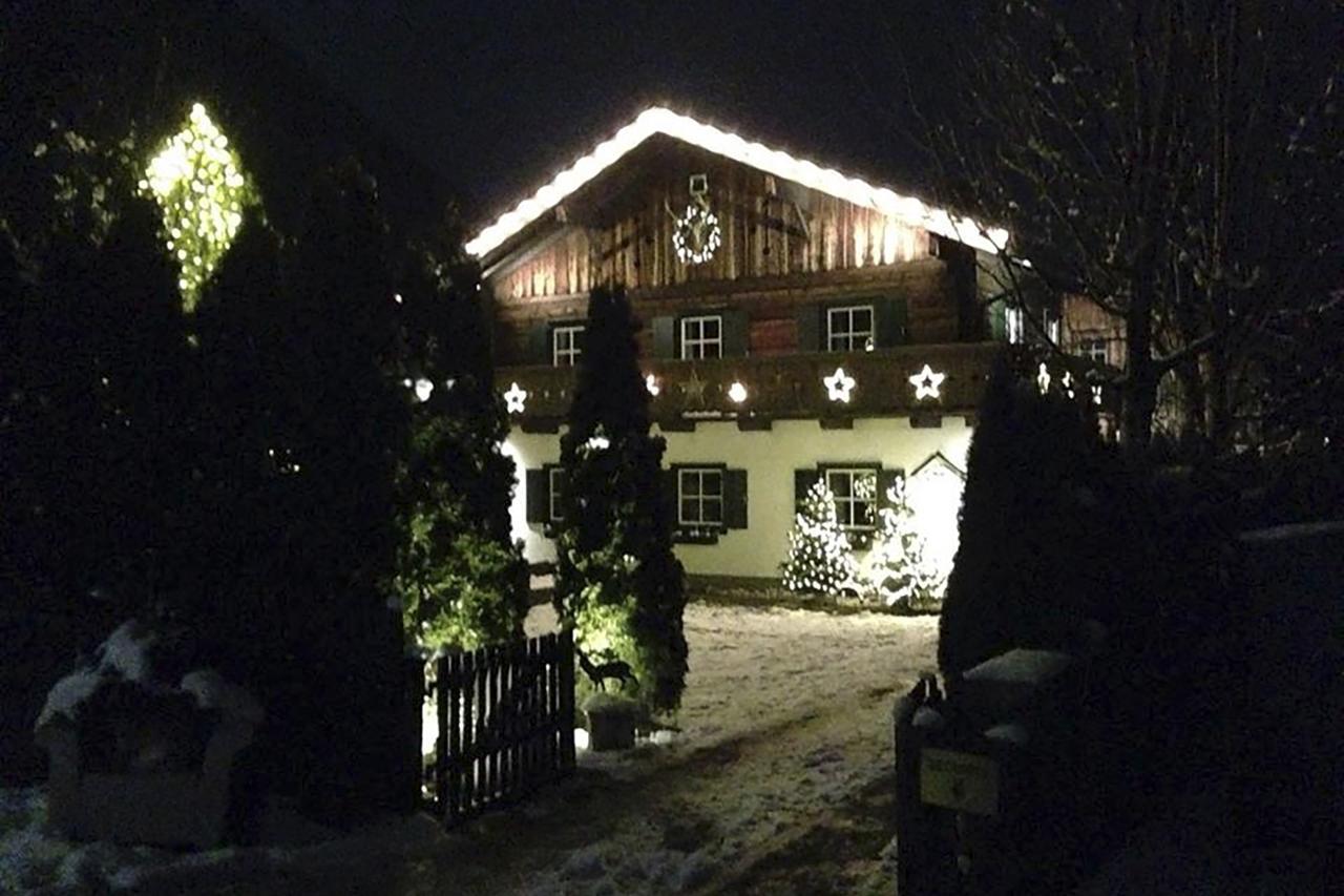 Forest Chalet, 15 Min To Salzburg Olt Town, And Most Beautiful Lakes, Secluded Location, 1,000 Sqm Garden, Mountainview, Panorama Sauna, Bath Whirlpool, Bbq&Bikes&Sunbeds For Free, Up To 10 P Golling an der Salzach Exterior photo